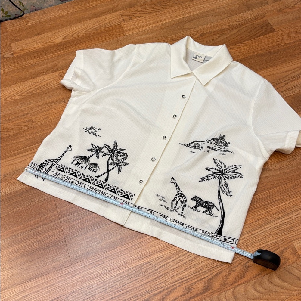 Vintage 1990’s Koret white and black tropical animal button-up top. Size 16W. - Picture 9 of 17